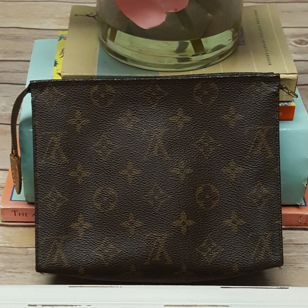 Vintage Louis Vuitton Toiletry 19